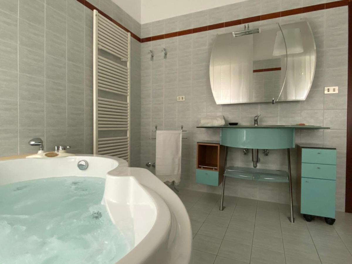 Maruru B & B Dell'Arte Чивитанова Марке Екстериор снимка